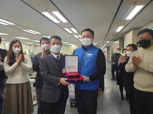 존경받는 간부공무원 감사패 전달