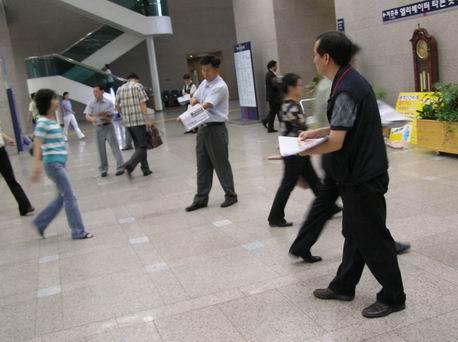 아침선전전-공무원노조신문배포(31..