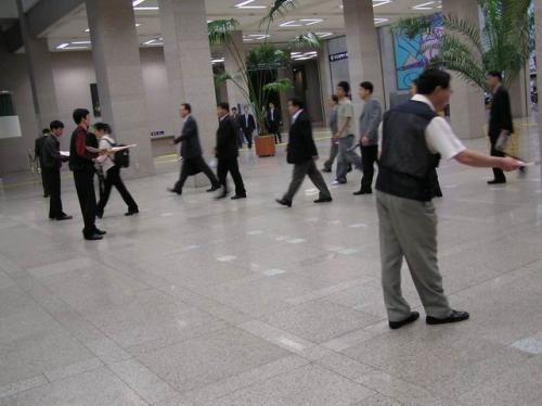 아침선전전-선전물 배포